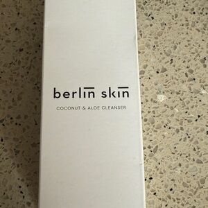 Coconut & Aloe Cleanser - White